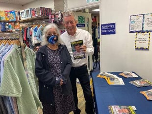 EX-BBC man Clinton signs books for good cause