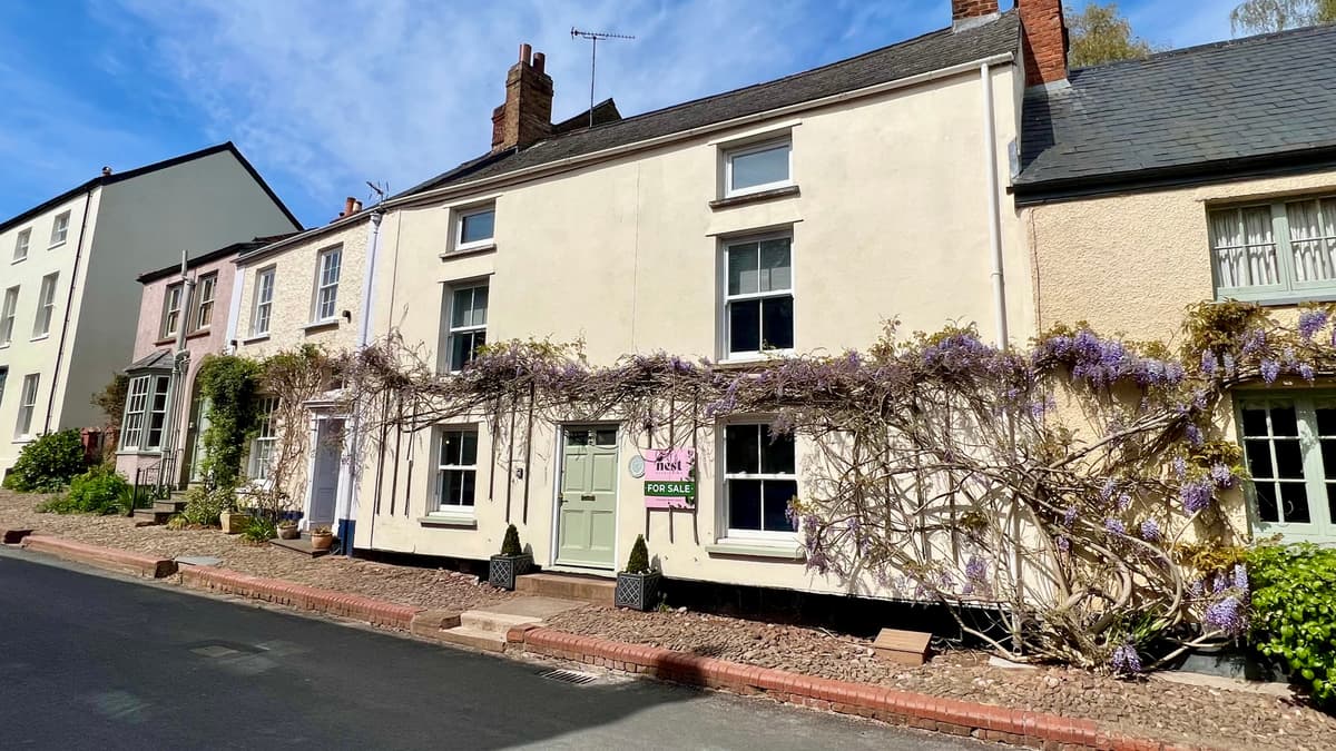 Former saddlery “TARDIS” house in Milverton for sale for £450k wellingtontoday.co.uk