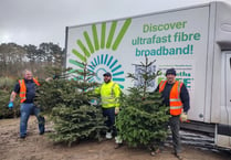 Jurassic Fibre supports Hospiscare with Christmas tree recycle scheme