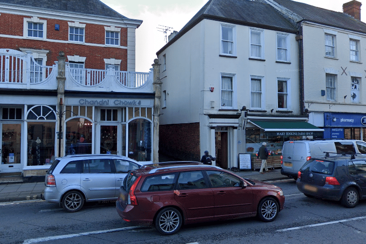 The lane leading to Cubbits Place from Wellington High Street