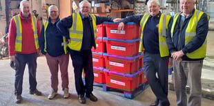 Local volunteers join relief effort for earthquake families 