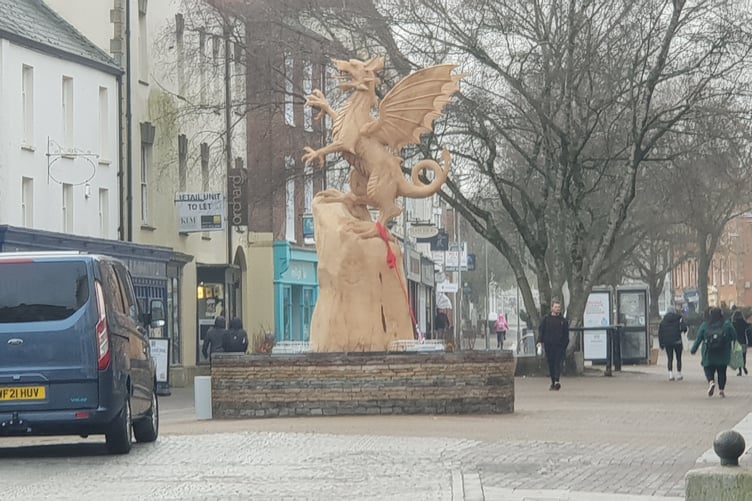 Matthew Crabb chainsaw artist dragon Taunton