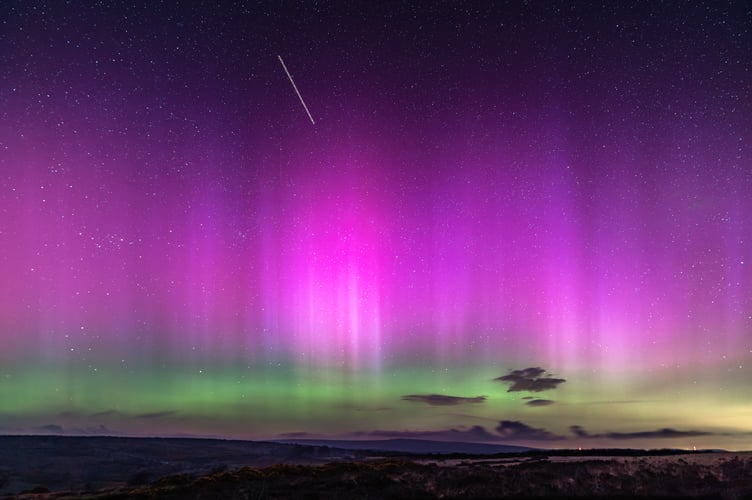 A Lyrid meteor can be seen burning up in the earth's atmosphere