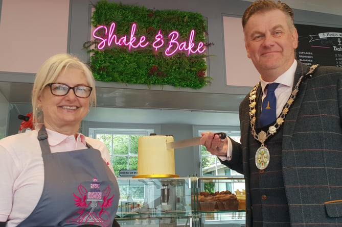 Wellington Mayor Cllr Marcus Barr cutting a cake with Lesley Retallack at the official opening of House of Cake