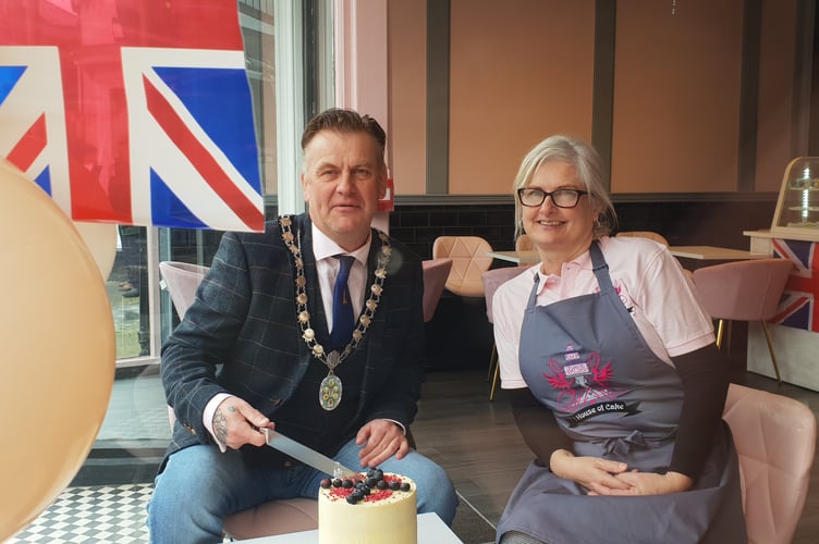 Wellington Mayor Cllr Marcus Barr cutting a cake with Lesley Retallack at the official opening of House of Cake