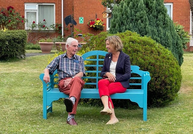 MP Rebecca Pow discusses the issues around the Abbeyfield review with an Old Vicarage resident.