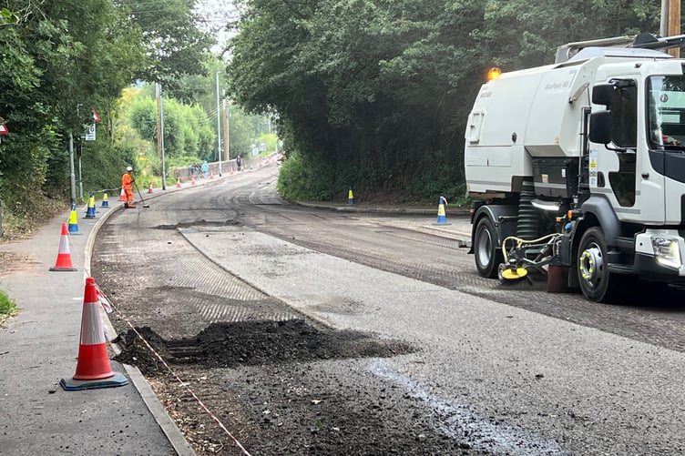 Resurfacing work underway in Wellington from Mantle Street over Hilly Head.