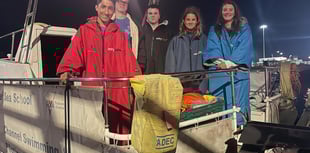 Teenage relay team complete Channel swim