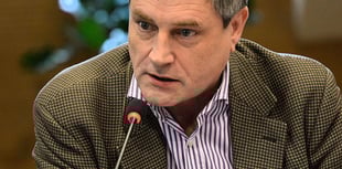 Wellington-born university don and military expert dies