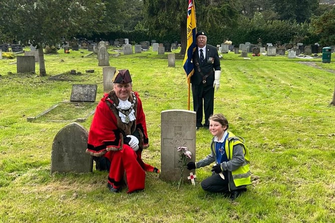 Mayor Marcus Barr laid flowers at war graves to commence remembrance season tributes