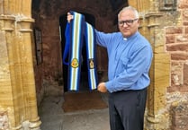 Falklands stole gift for retired rector