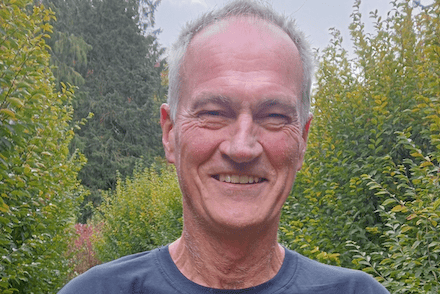 Raddington local, Simon St Leger-Harris running for Retina UK.