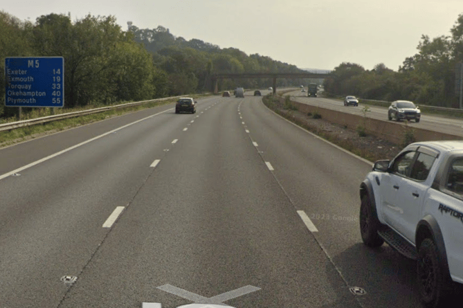 A stretch of southbound carriageway on the M5 motorway near Cullompton.