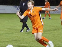 Wellington snap up two late goal 