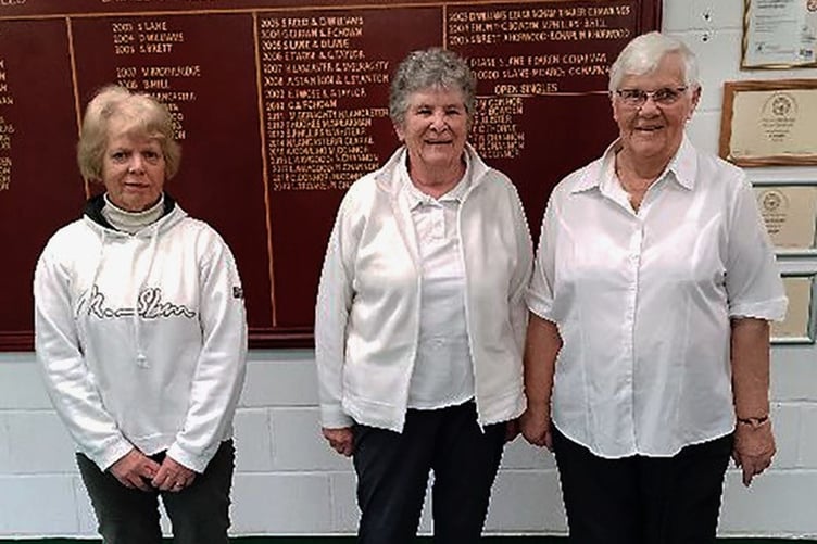 Doves - Janet Thorne, Monica Carter and Skip Maggie Milton
