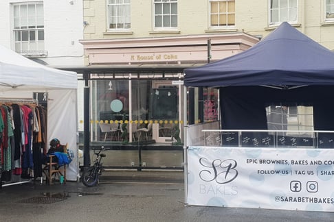 House of Cake appeared to be obscured by a cake stand