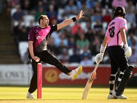 Josh Davey signs one-year extension to his Somerset contract
