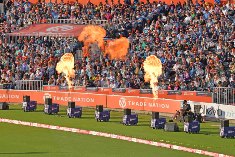 Somerset on fire against Essex!