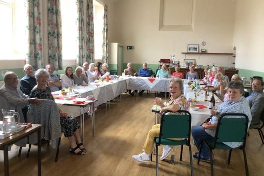 Shortmat bowlers enjoy lunch - and games