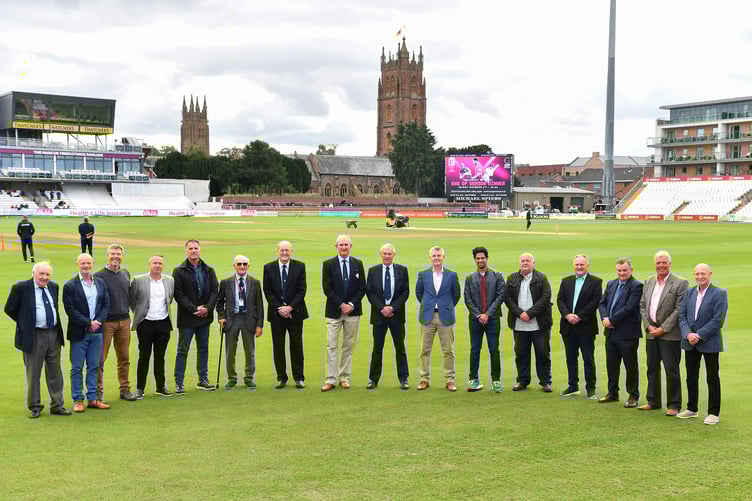 From left to right- Peter Robinson, Paul Jarvis, Rob Turner, Keith Dutch, Simon Ecclestone, Roy Kerslake, Colin Dredge, Andy Caddick, David Gurr, Peter Bowler, Arul Suppiah, Mark Davis, Nick Evans, Roy Sully, Simon Turner and Phil Slocombe.