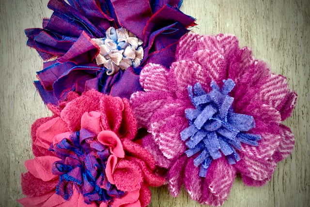 Create a floral brooch for Autumn