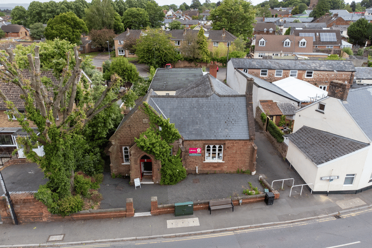 Wellington's former temporary public library building, 55 North Street, is to be auctioned with property specialists describing it as 'ripe for redevelopment'.