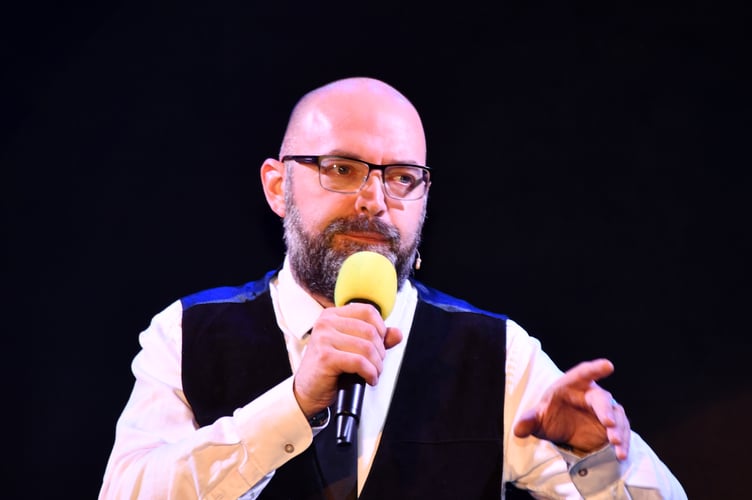 STEVE VELLAM [LEAD SINGER