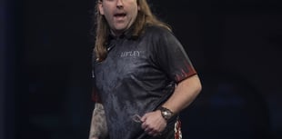 Searle crashes out of Players Darts Championship 