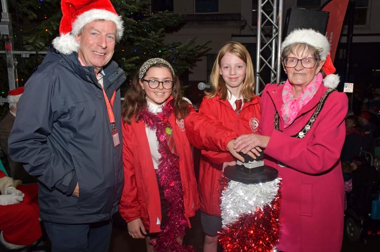 At 6pm on Saturday, the town’s Mayor, Cllr Janet Lloyd, joined St John’s Primary School Head Boy and Head Girl, Reece and Izzy, in pressing the big red button to switch on the town’s illuminations.