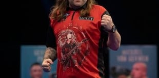 Searle chases £500,000 darts jackpot 