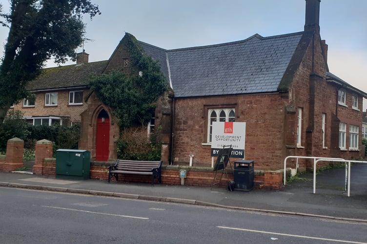 Wellington's former temporary public library in North Street is being auctioned by Somerset Council.