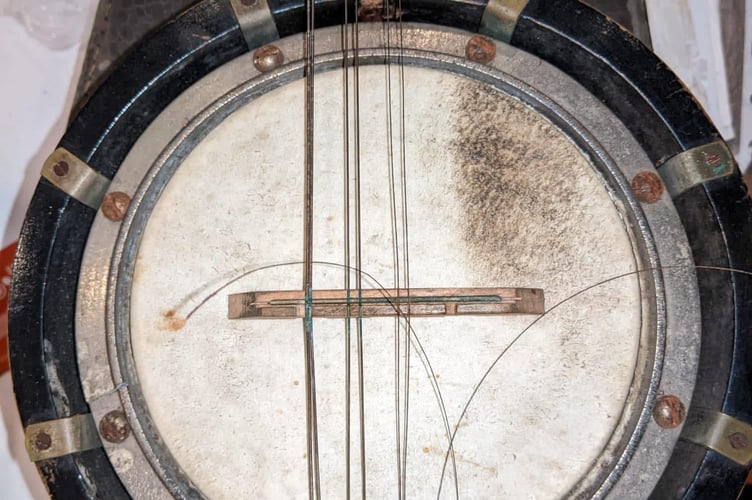 A banjo brought into Uffculme repair café 