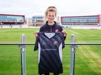 Somerset snap up seam bowler Laura Jackson