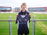 Somerset snap up seam bowler Laura Jackson