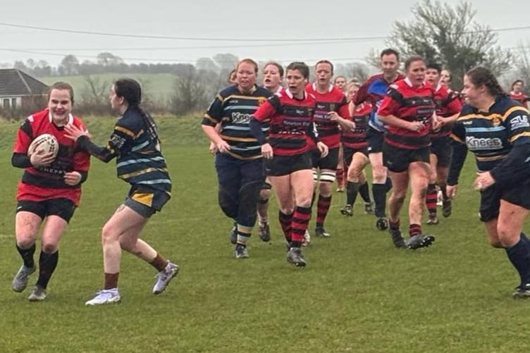Jas Greenway on a charge for Wellington Vixens