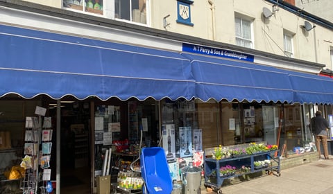 Police identify man responsible for smashing shop window