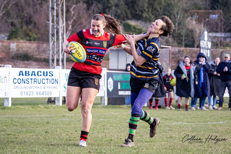 Winger Courtney Sellick handing off to run to score her first try