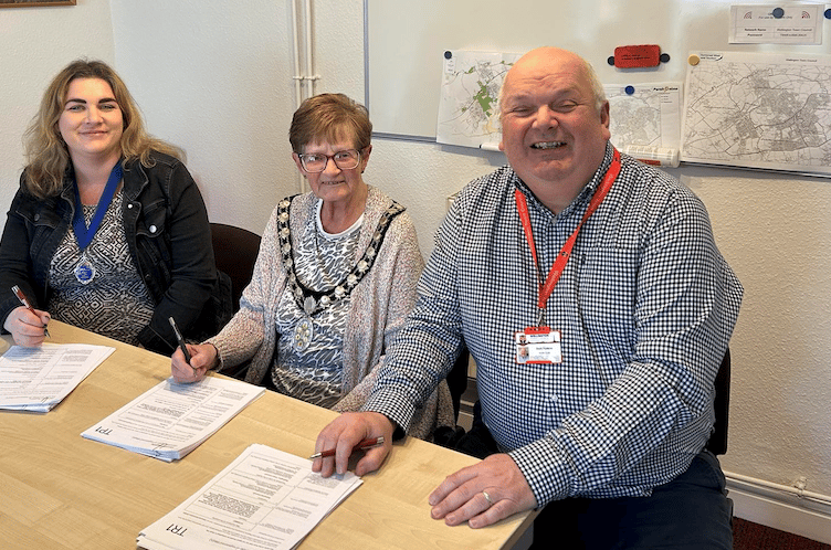 Wellington Mayor Cllr Janet Lloyd (centre) with deputy mayor Cllr Catherine Govier-Wiggins and chief executive Dave Farrow signing historic land transfer documents. PHOTO: WTC.
