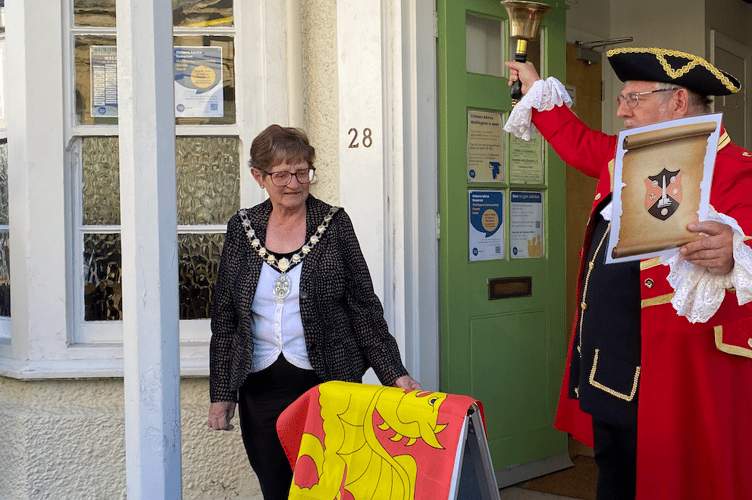 The Mayor, Cllr Janet Lloyd, and the Town Crier, Andrew Norris present the official opening of the Wellington Museum for 2025