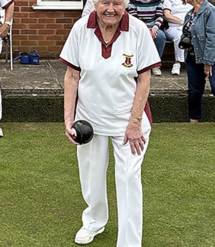 94-year-old Win Courtney - still bowling!