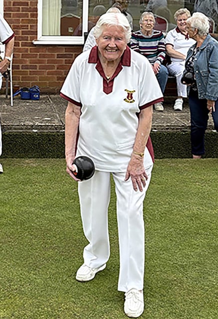 94-year-old Win Courtney - still bowling!