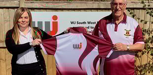 Westpark company presents shirts to Wellington Bowling Club