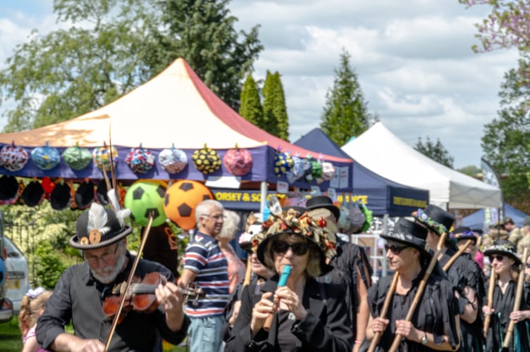 Bootstrap Border Morris Spring Fayre