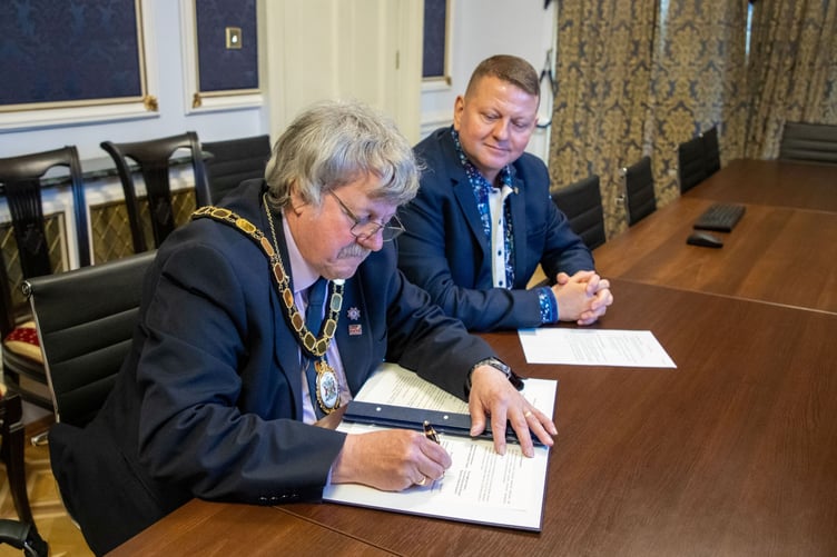 Pictured is Somerset Council chairman Cllr Mike Best signs a memorandum of understanding, watched by Ukraine Ambassador to the UK General Valerii Zaluzhnyi.