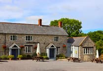 A night of carol singing as Bishopswood sees its Candlelight Inn reopen for Christmas