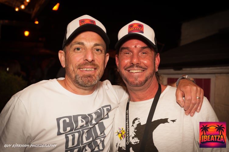 L-R: James Trott (JIMZ) and James Gliddon (GL1DZ) at an IBEATZA club night