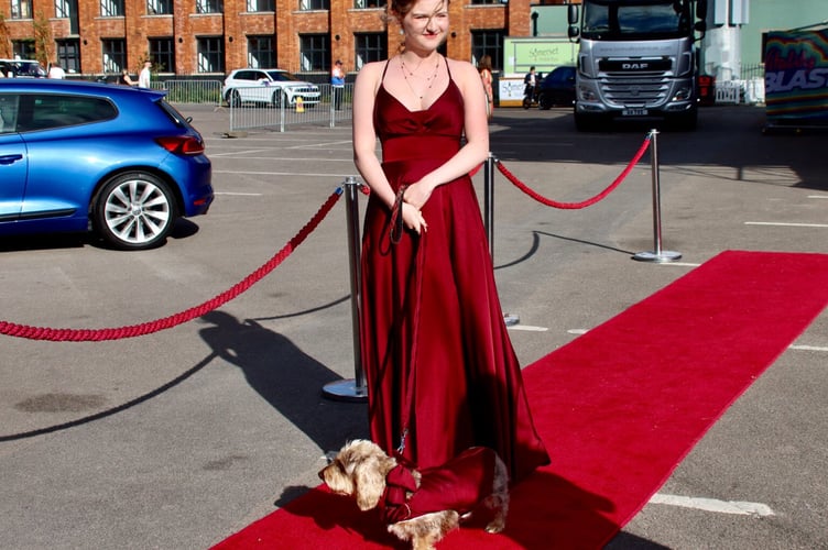 A student arrives with her dog in matching outfits for Court Fields' prom 2025