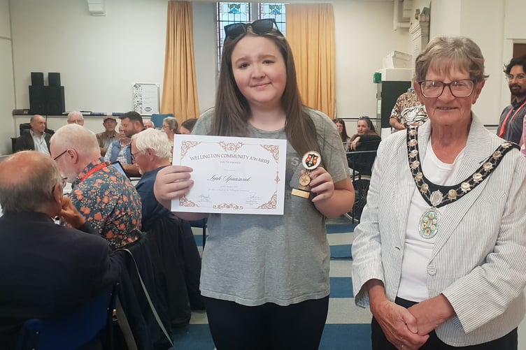 Leah Spanswick receives Wellington Town Council's community youth award from the mayor Cllr Janet Lloyd.