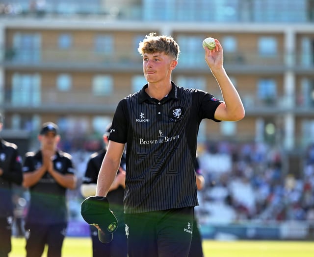 Somerset trio sign new contracts with Somerset 