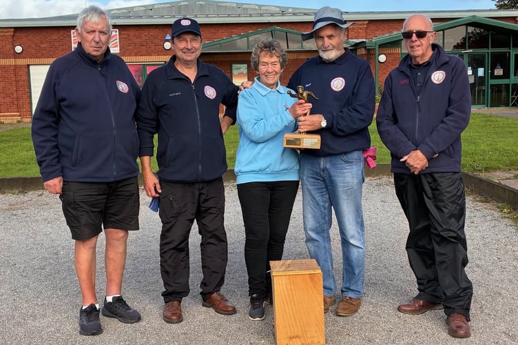 Eddie Gozna, Richard Brickles, Ann Barton, Geoff Sully (captain), Barry Ede